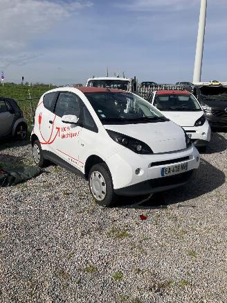 skadebil auto Renault One BLUE CAR VOL ELECTRISCH 2020/1