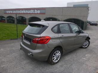 krockskadad bil bromfiets BMW 2-serie 1.5D 2015/7